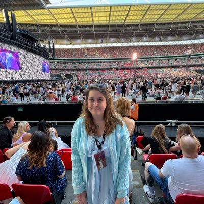 I HAD THE TIME OF MY LIFE FIGHTING DRAGONS WITH YOU •• biggest better than revenge stan. swiftie for life. Taylor Swift is EVERYTHING🫶🏻 swiftie since 08’