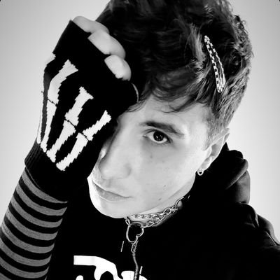 Demadontc0ntrl's profile picture. She/her