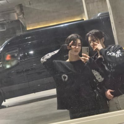 moonbeamly's profile picture. when the moon bathes you with her light, bask in it / imkaiwoo