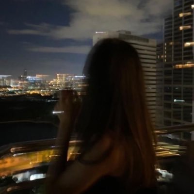 lili__vlr's profile picture. Neon lover | (Kaaris) Former : @OservEsport | @evilmayx