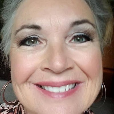 LindaLife12's profile picture. 