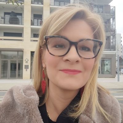 eli_juliano's profile picture. Responsable des Réseaux Sociaux & Projets Digitaux Groupe La Poste - Direction Relation Client à Distance - Facebook / Messenger / XTwitter et Instagram