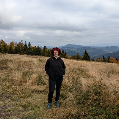W teorii matematyczka, w praktyce programistka.
W tym kraju musi zacząć obowiązywać przyzwoitość, uczciwość i zasady logiki.