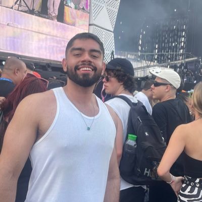 MĆ©dico pela UNICAMP e fĆ£ da Ariana Grande desde 2011 š¦šµšøāļøā