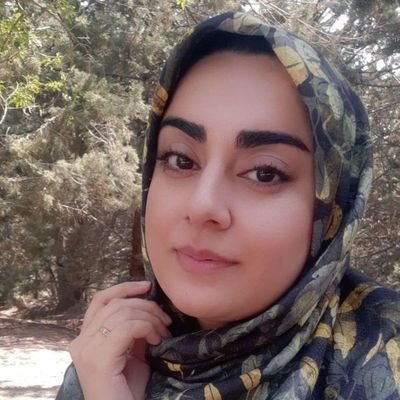 🌹من كان يبغيك لو في الشّرقِ بلدتهُ💚
وأنتَ في الغرب ما أَبطَا ولا كَسَلاَ🌹
🌹من ليس يهواك لو في الحيّ مسكنكمْ💚
جِوَارَ بعضٍ فلا حيَّا ولا سَأَلاَ
🌹