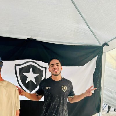 AyrtonBerg's profile picture. Botafoguense, Macuxi 🍳
2000, BV-RR