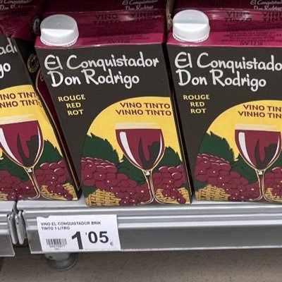 ginebra_limon's profile picture. Oxford Comma Disrespecter • Bebedor