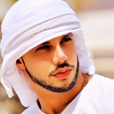 مصري ابا عن جد صحفي وباحث في الشؤون السياسية الدولية ومهنتي هي مهنة البحث عن المتاعب
