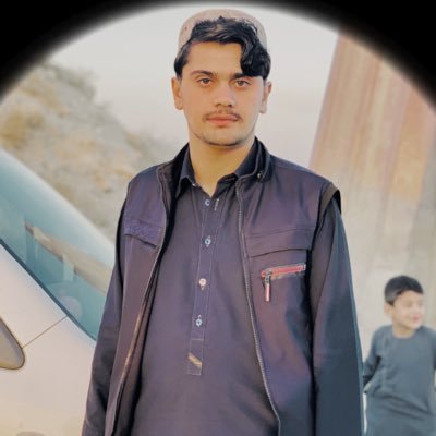 *هېڅ*!!! *انسان بدرنګـه نه دی* *ځـکـه،* *هر انسان د یو چا لپاره د یو چا په نظـر کې د نړۍ تر ټـولـو ښایسـته انسان وي*.