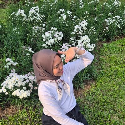 AufaApriliani's profile picture. Happy go lucky 🌸 thankful. grateful. blessed 🌼