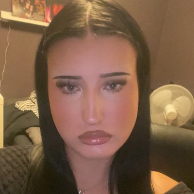 mikaavich's profile picture. she/her yes im livellys manager