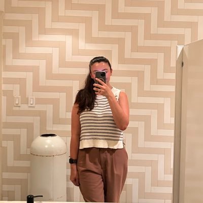 aggie ‘23 & ‘24 • social media comms & photography • thrifting, friends, fun
