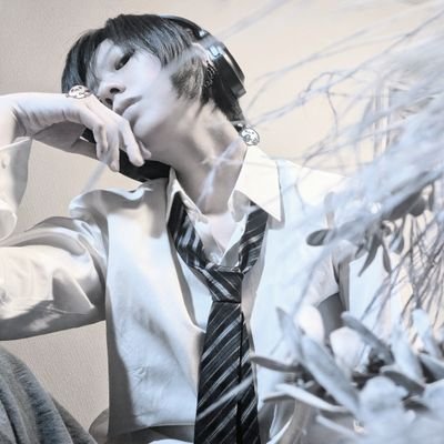 「おえかきと自撮りの50%50%」_____✎________
「病み垢であるのは、通常であり日常」_______✎__
オリジナルキャラクター 【こねこしょうしょうめんへら】作者_✎_
水色お耳:ヒロ/ぴんくお耳:しきさん_✎_コーヒー、喫煙、ねこ、シナモロール…販売先:https://t.co/YwburqYm2W