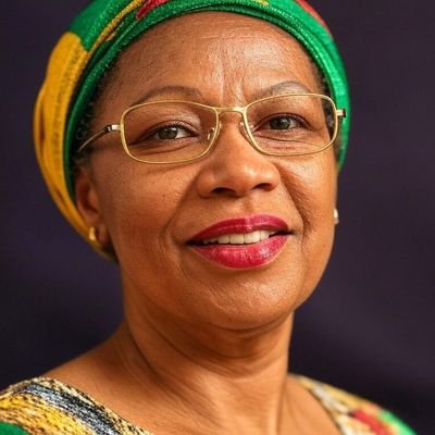 L’Afrique d’abord, mon pays toujours. Sékoutouréiste, panafricain. Tout ce qui sert mon pays et l’Afrique, je le soutiens sans réserve. ✊🏿💪🏿