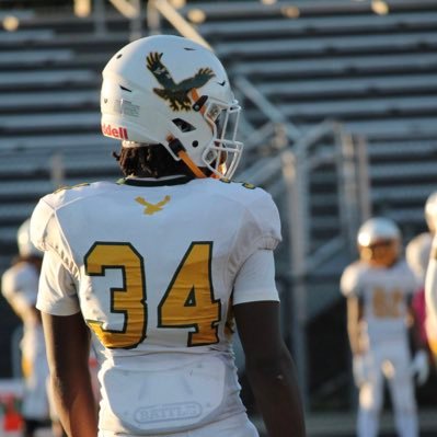 6’0 | 210| RB/LB | 3.7 GPA | 40yd - 4.7 | C/O 2027 Seneca Valley High School