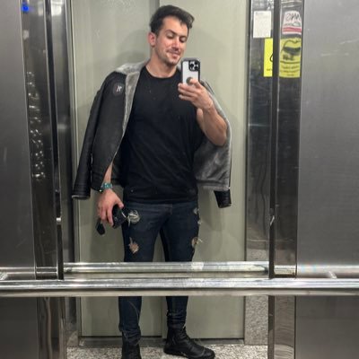 shahradddd's profile picture. 