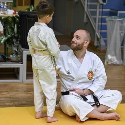 CEO de @CicadasGaming 🎮
Gaming Center et projets Esport !
Ex Professeur des écoles
https://t.co/RJexmjjKqn