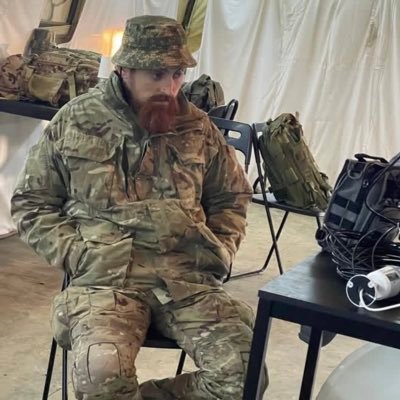 Воїн України, який бореться за перемогу нашої Батьківщини, підтримай Україну ⚔️🗡