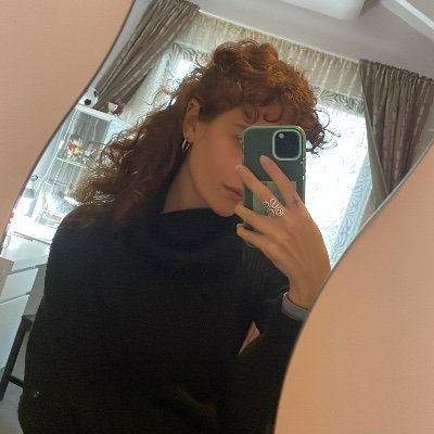 MonArianne's profile picture. Art is way of survival✌🏻