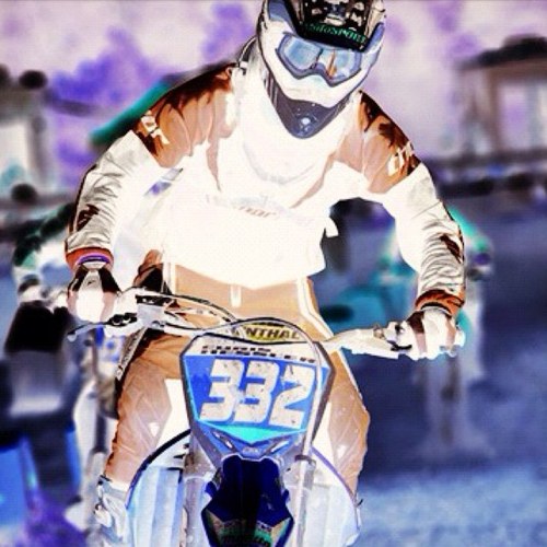 motocross and supercross racer. sk8 and snowboard for fun. MW3 and Blackops
Adult only ps3 clan http://t.co/9yw4yjZp