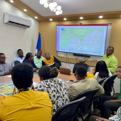 Ancien Premier Ministre, Ancien Ministre des Affaires Étrangères et des Cultes 🇭🇹 - Former Prime Minister - Former Minister of Foreign Affairs and Worship