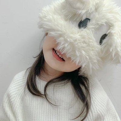 az__GZ5wPH2225's profile picture. あなたの好きな曲の歌詞は、あなたが他の人に言うことや表現するのに苦労しているすべてを表現しています。