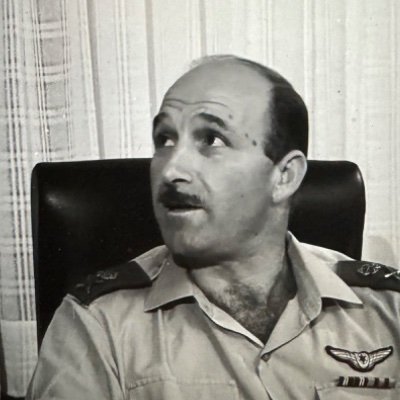 DeirIstya's profile picture. Farmer, father, and professional skeptic.