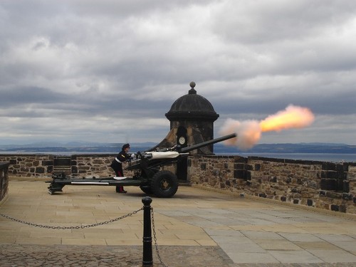I am a 105mm light field gun fired every day, except Sunday, at 13:00 by Sgt James Shannon R.A. (V), the 29th Edinburgh District Gunner.