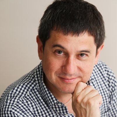 クリス @chris_dj765 がお届けするジャズ専門の1時間プログラム。最新のジャズシーンやニューオリンズ・スイング・ビバップ・モダンなど、ヴォーカルを含むソロ演奏からビッグバンドジャズまで幅広くご紹介します。ジャズの名盤・名演奏、国内外で活躍している話題のゲストも登場。毎週日曜日午後23時~放送中♪