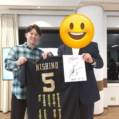 阪急からのファン。子供会会員。札幌・仙台・埼玉・博多に遠征します。 箱推しですが、特に西野君と山岡君!カジュアルシート&神戸ライブシートで観戦。22年は胴上げ3回現地(仙台ではボードが決定時写りました)。オリファン達と語り、共に観戦したいです。宜しくお願い致します。連番歓迎です!