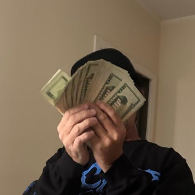 revelute's profile picture. 