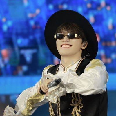 moujichu's profile picture. 🕊 ⚘. ꜱᴀʟᴜᴛᴇ, #seventeen fan account ✧