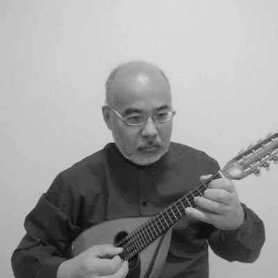 兵庫県尼崎市出身/関西大学87年卒/アマチュアマンドリン奏者/横浜市在住/
プレクトラム・ソサエティでマンドリンを、アンサンブル・アメデオでマンドロンチェロを弾いています/
マンドラもたまに弾きます/
演奏歴40年超/
タイ チェンマイに移住計画中