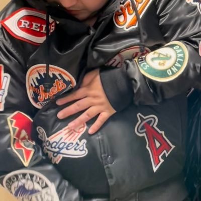 tanukisangasuki's profile picture. LGBT Gです。色々興味あるです。スタジャン、デニムパンツ、ナイロンウィンブレ、ピステ、モンクレール、MA-1系、 スニーカー! ✨特にNIKEジョーダンのコレクター✨   or       ナイロンダウンジャケットなどに興味あります(*¯︶¯♥)