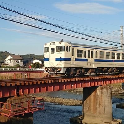 電車大好きの息子(小学6年生)
プラレールからはじまりNゲージ
見るのも写真撮るのも、もちろん乗るのも好きです
おさがりデジカメを首にかけて撮影したのをアップしていきます