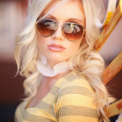 Fashion blogger, style influencer, and beauty enthusiast. Sharing tips on fashion trends, makeup looks, and self-expression.