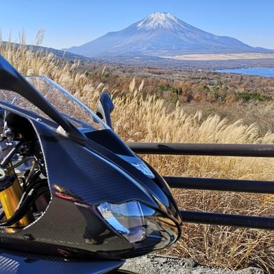 Daytona Moto2™ 765に乗っています。
ツーリング専門です😅
バイク、雲海、ダム、お花、動物、ネイル、リラックマ、カナヘイ、ちいかわが好きです。
基本、平日ライダーです。パン屋、cafe巡りツーリングしたいです。