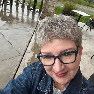 catriona_b's profile picture. Unrepentant left-brain word-fetishist! Recites large chunks of Rutger Hauer's dialogue from Bladerunner at inopportune moments.