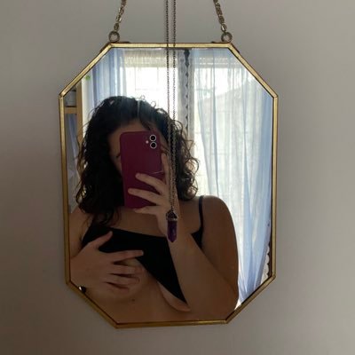 25 • she/her • hot girl content 🔞 • sucker for creative compliments thx