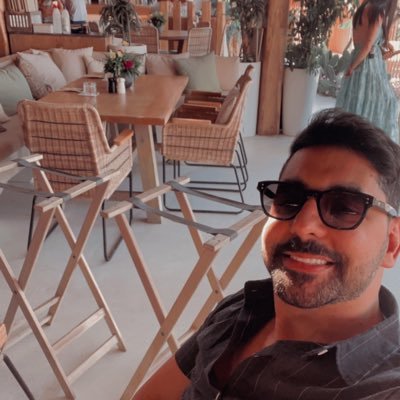 MusaadShamroukh's profile picture. Banker- 80s - عندما زار الحظ مدينتي كنت نائمآ ... 12:34