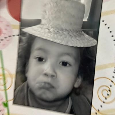rverlac's profile picture. vivendo em dose alta de melancolia