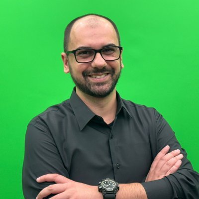 Orelhudo, observador e contador de histórias. Jornalista e amigo da comunicação. Editor-assistente da @revistaoeste