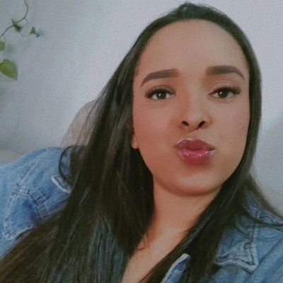 deeisecn's profile picture. - A vida reflete aquilo que você sente, sinta gratidão! 🌻🌻