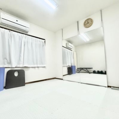 rentalgym_fitup's profile picture. ⭐️東急東横線 元住吉駅 徒歩1分 ⭐️完全予約制のプライベート空間 ⭐️9㎡の隠れ家ジム ⭐️人目を気にせずトレーニング ⭐️パーソナルトレーニングにおすすめ ⭐️ヨガ、ピラティス、ダンス、施術も可能 ⭐️地域最安値  お気軽にご利用下さい❗️