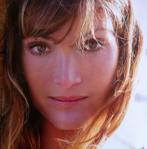 TilleBlue's profile picture. I make music, professional surfer & actress from overseas....im kinda dope....new single with @fredthegodson & @mopremeshakur