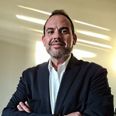 Profesor de la Facultad de Ciencias de la Educación (Universidad de Sevilla). Amante de la Semana Santa y de sus tradiciones