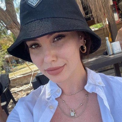 A cheerful, optimistic and positive person. I like to communicate with people and be outdoors🏃🏻♀️➡️🇺🇸