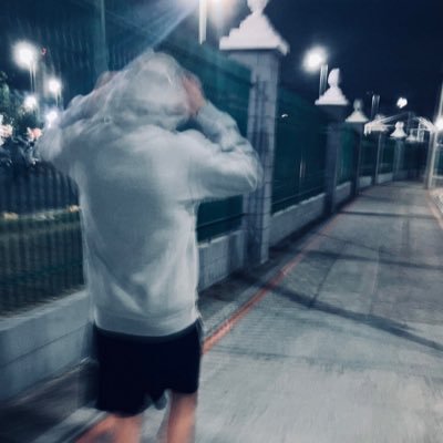 viniprecoce01's profile picture. ai ce ve ai🦶🏼🚪