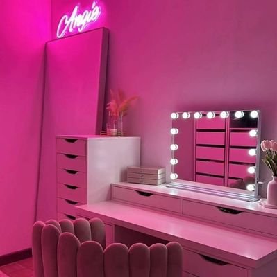 DeeCenttt's profile picture. 