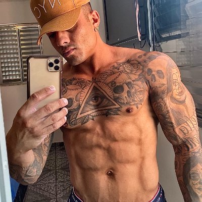 Straight married, dominant who likes to punish submissive and tight bottoms I like wild with boys in some hotels or hidden places . 😈😈.